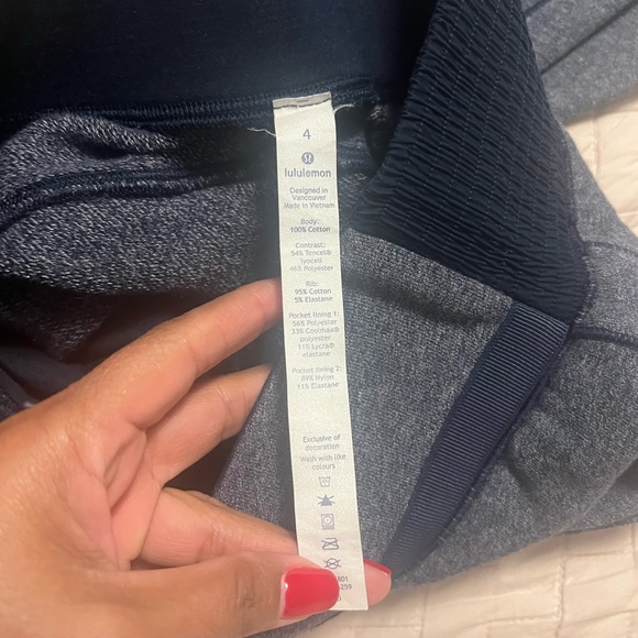 Lululemon pants - Picture 3 of 4